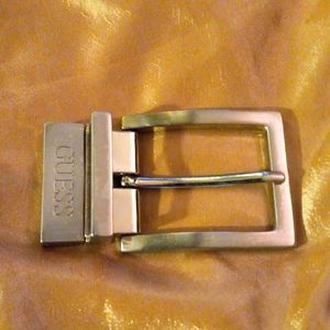 N-6 Guess belt buckle